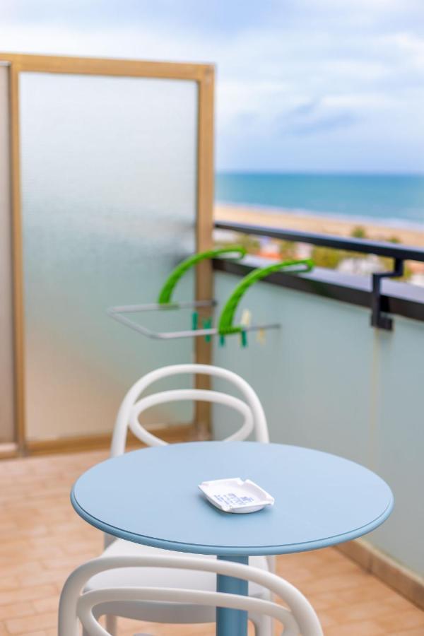 Hotel Continental Торторето Экстерьер фото